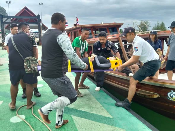 สายตรวจตำรวจท่องเที่ยวตรัง (เขต 2 ชป.ปากเมง) ให้การช่วยเหลือนักท่องเที่ยว ชาวไทย เนื่องจากลื่นล้ม